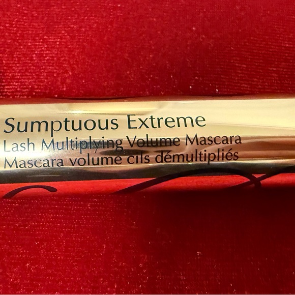 Estée Lauder Sumptuous Extreme Lash Multiplying Volumizing Mascara, full-size - Picture 2 of 2